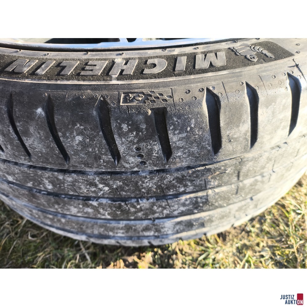 Profiltiefe Reifen exemplarisch