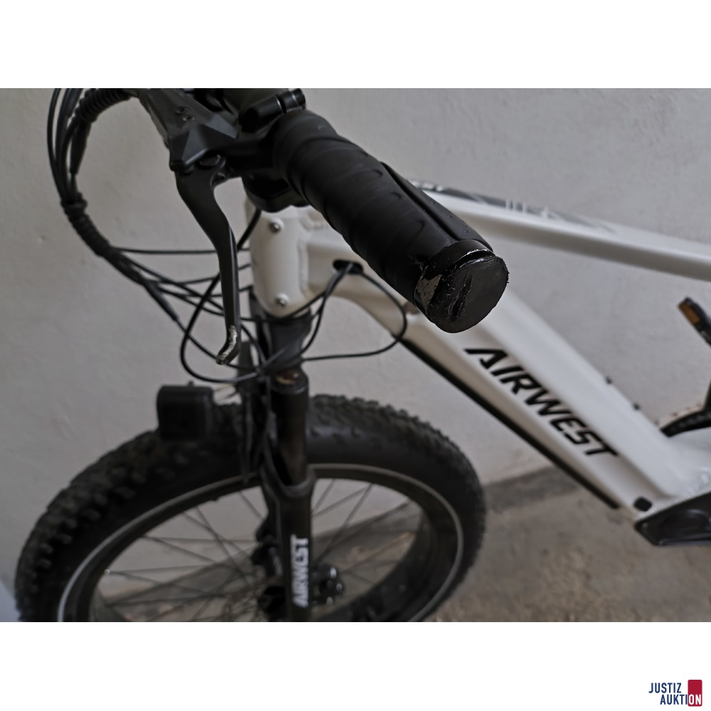 Beschädigung Lenkerende links