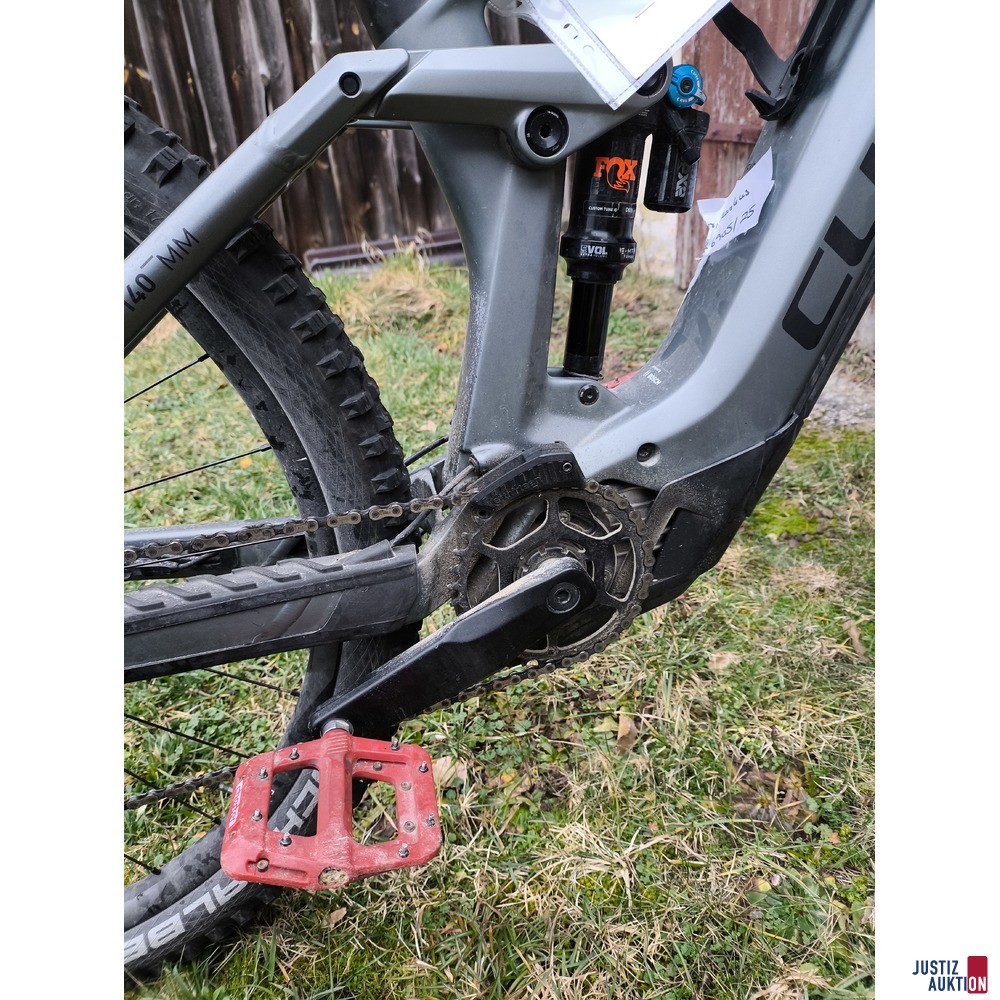 Detailansicht Federbein&sol;Motor