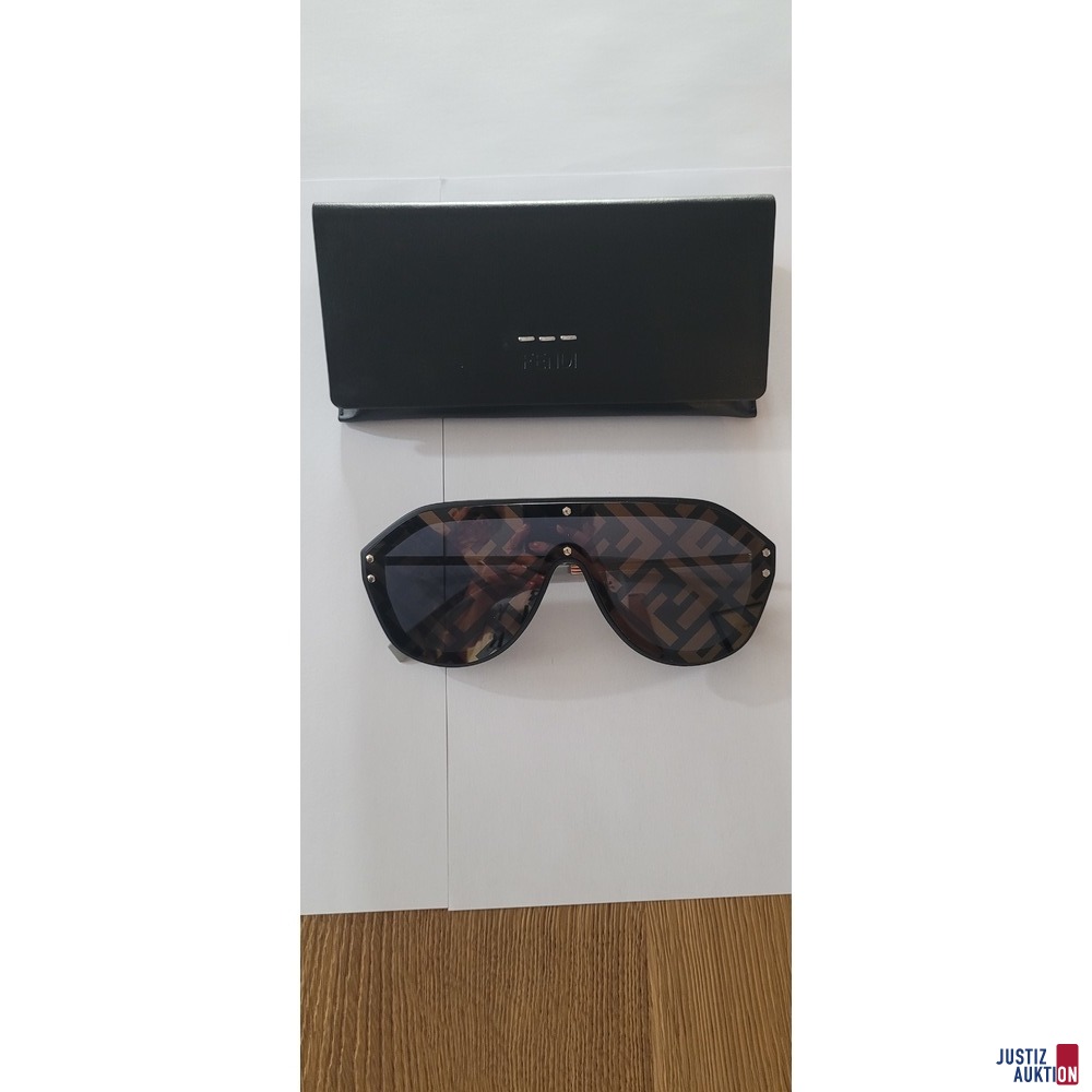 Sonnenbrille mit Etui