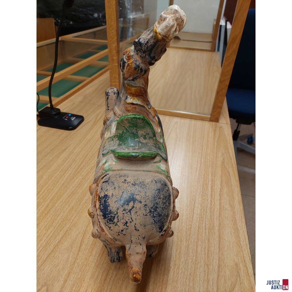 Kunstwerk - Pferd aus Ton - Künstler unbekannt