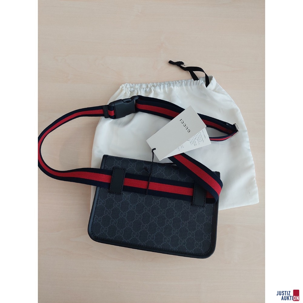 Herrengürteltasche mit GG-Muster der Marke Gucci