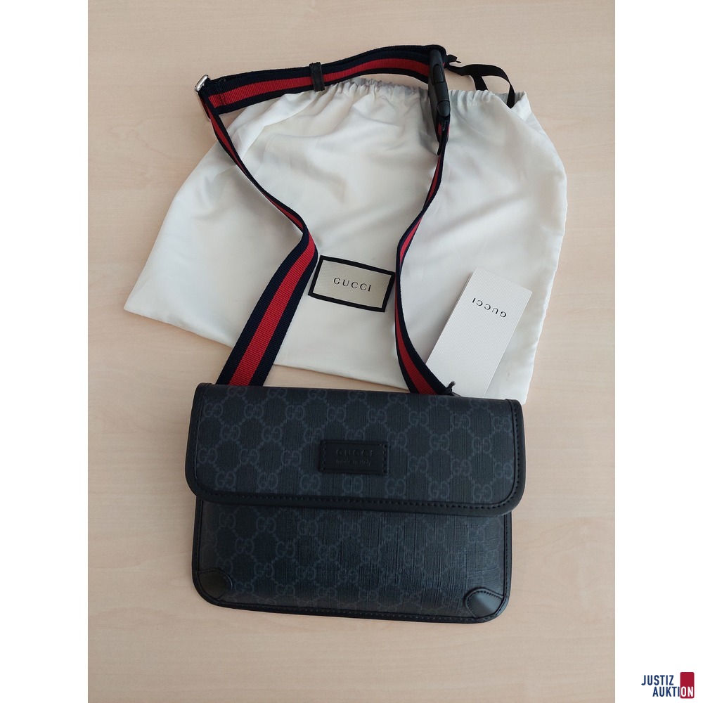 Herrengürteltasche mit GG-Muster der Marke Gucci