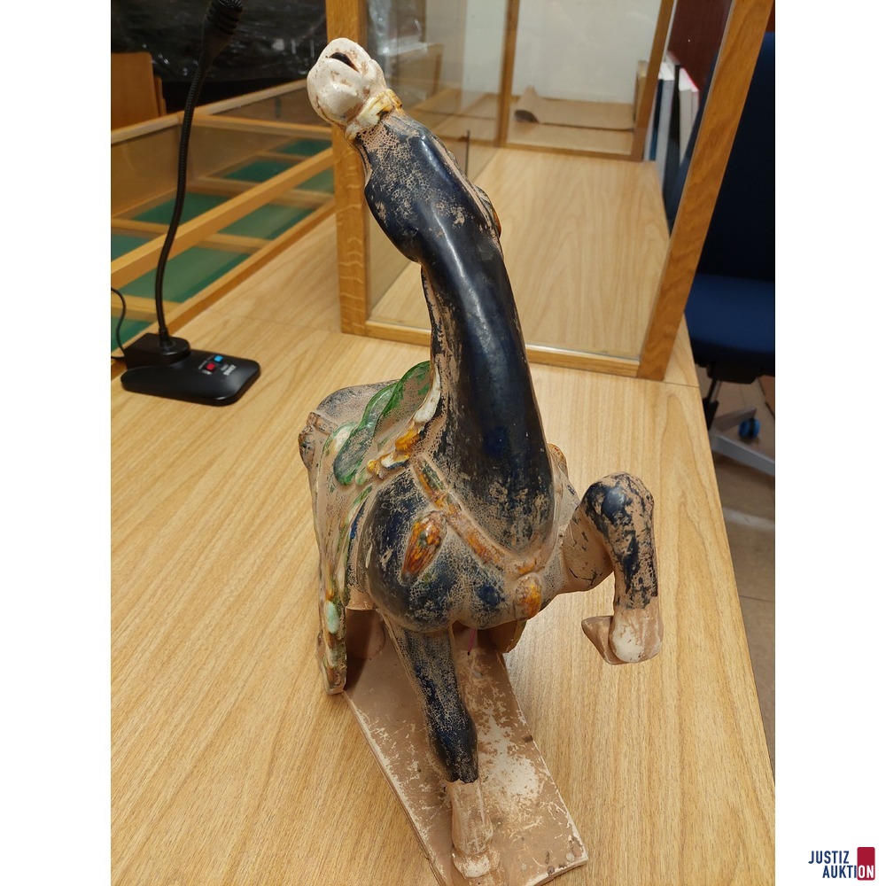 Kunstwerk - Pferd aus Ton - Künstler unbekannt
