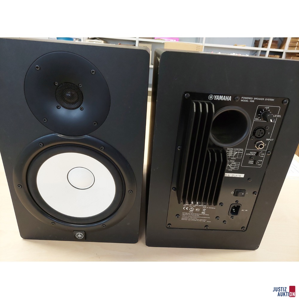 2 Boxen der Marken Yamaha Model HS8