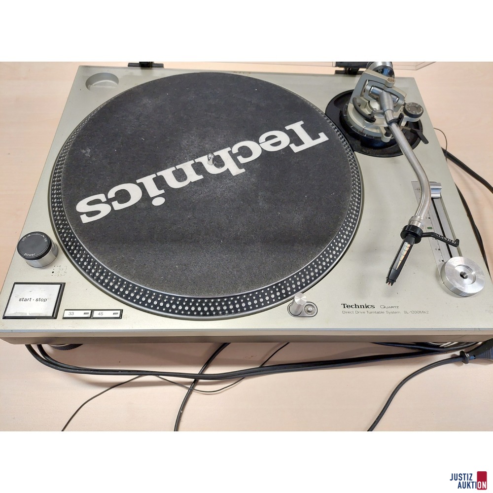 2 Plattenspieler der Marke Technics Quartz SL-1200MK2