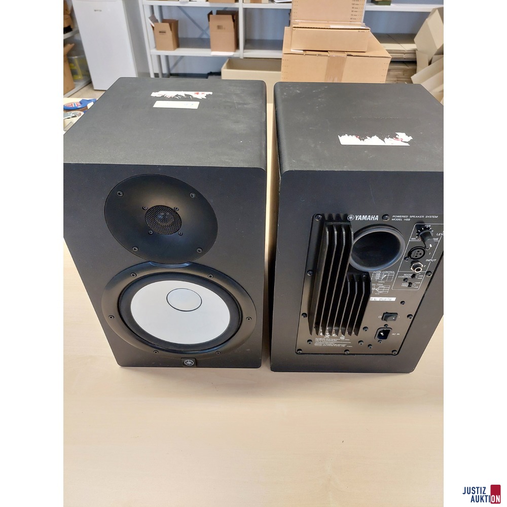 2 Boxen der Marken Yamaha Model HS8