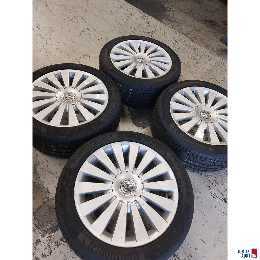 4 Sommerreifen auf original Alufelgen VW Passat "17"
