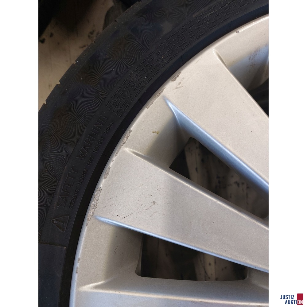 4 Sommerreifen auf original Alufelgen VW Passat "17"