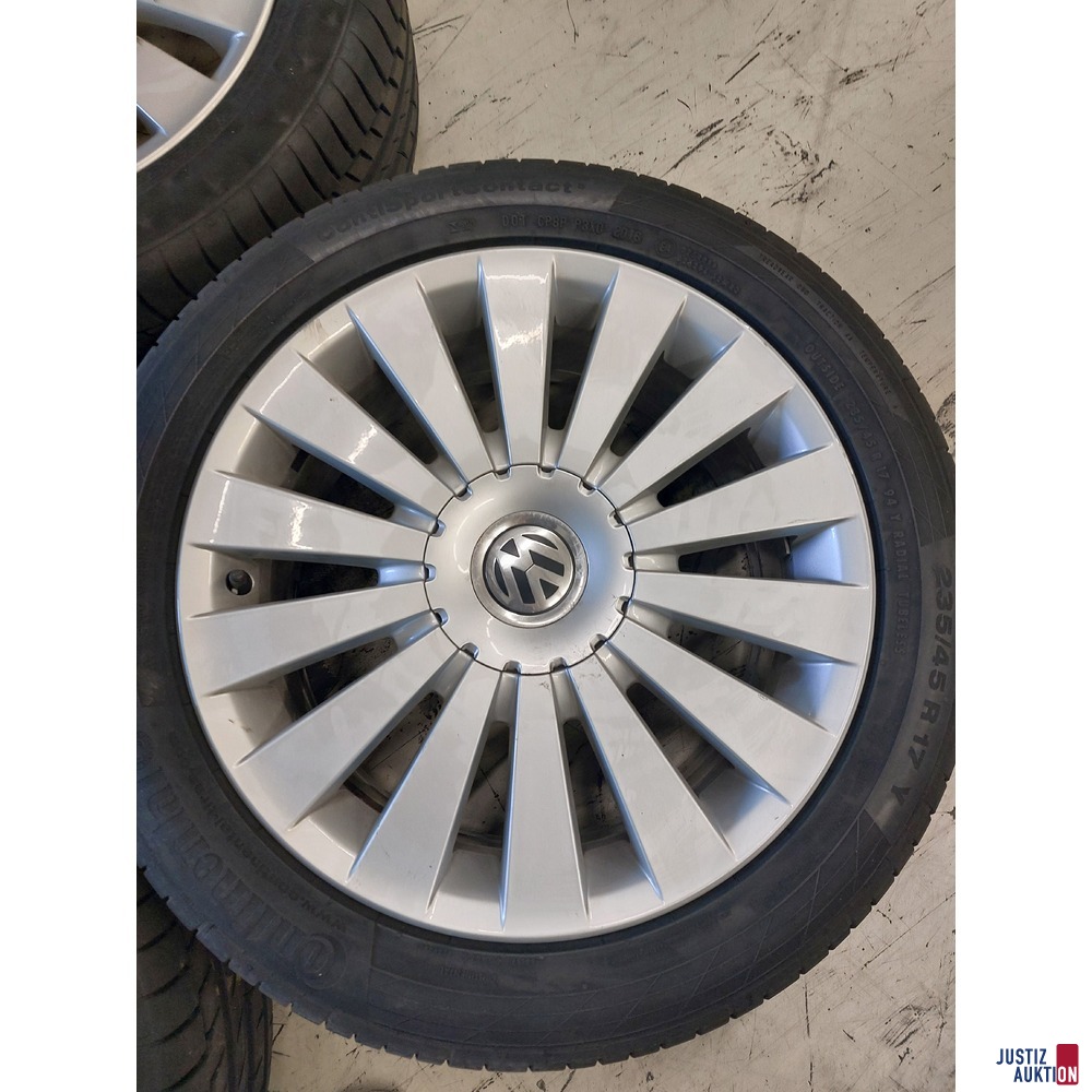 4 Sommerreifen auf original Alufelgen VW Passat "17"