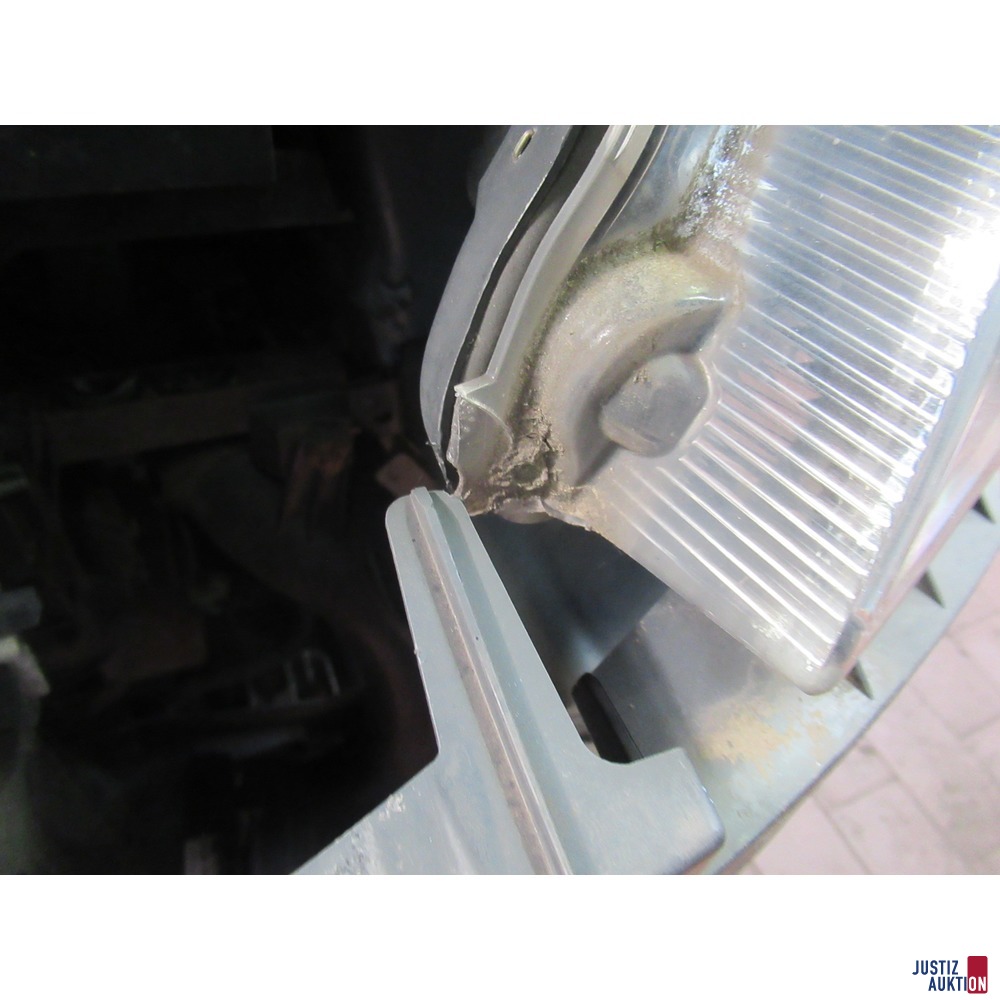 Scheinwerfer links gebrochen
