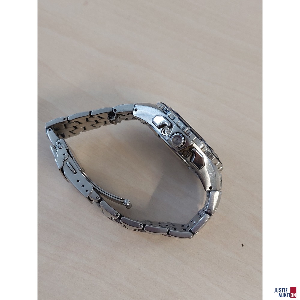 Herrenarmbanduhr der Marke Sector