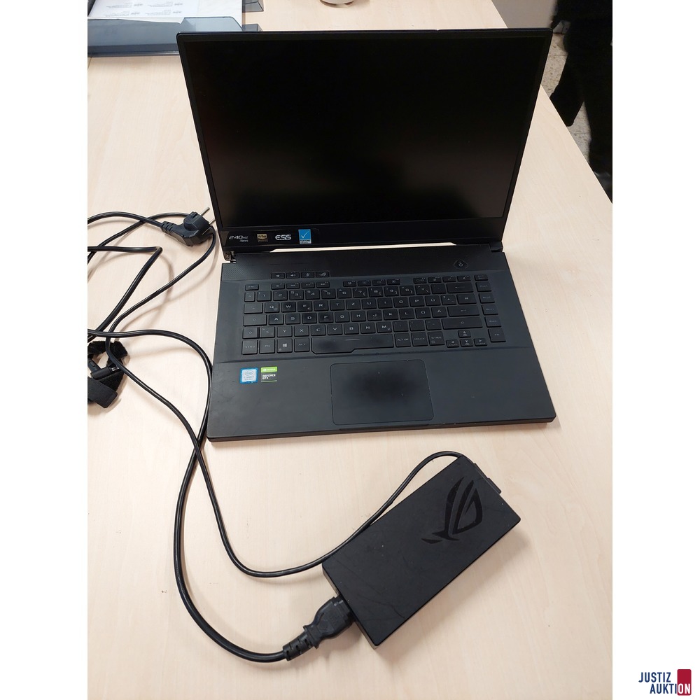 Notebook der Marke Asus - Model&colon; GU502G