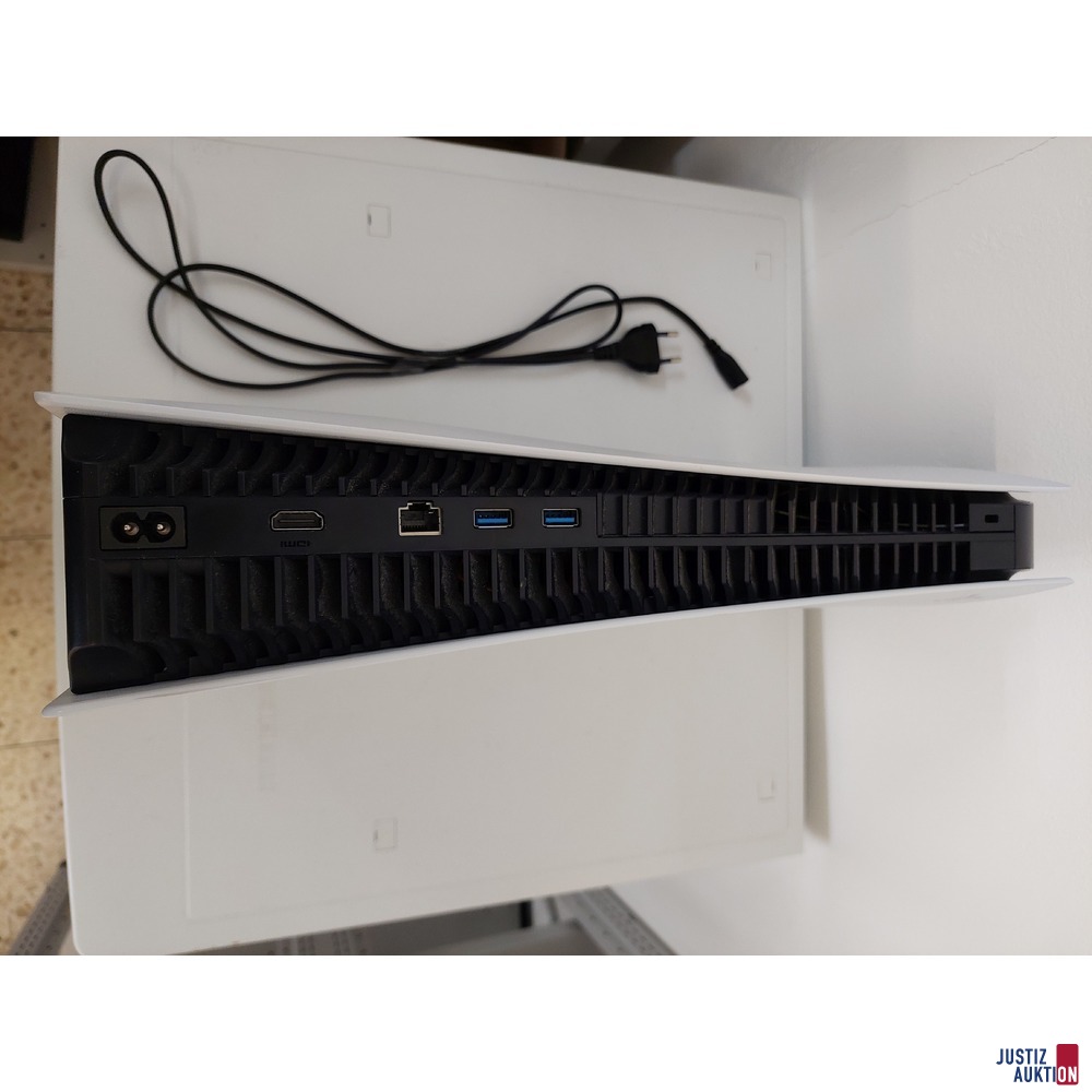 Playstation 5 der Marke Sony Model&colon; DFI-1216A