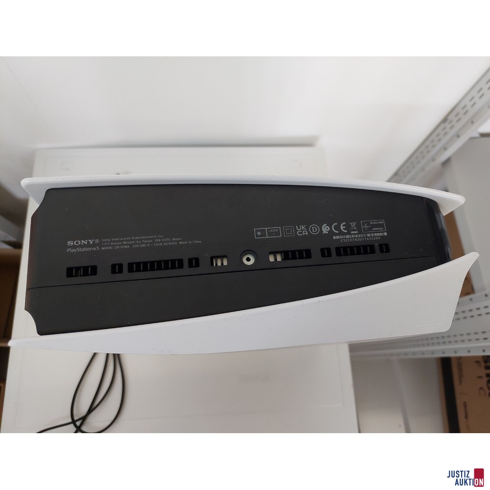 Playstation 5 der Marke Sony Model&colon; DFI-1216A