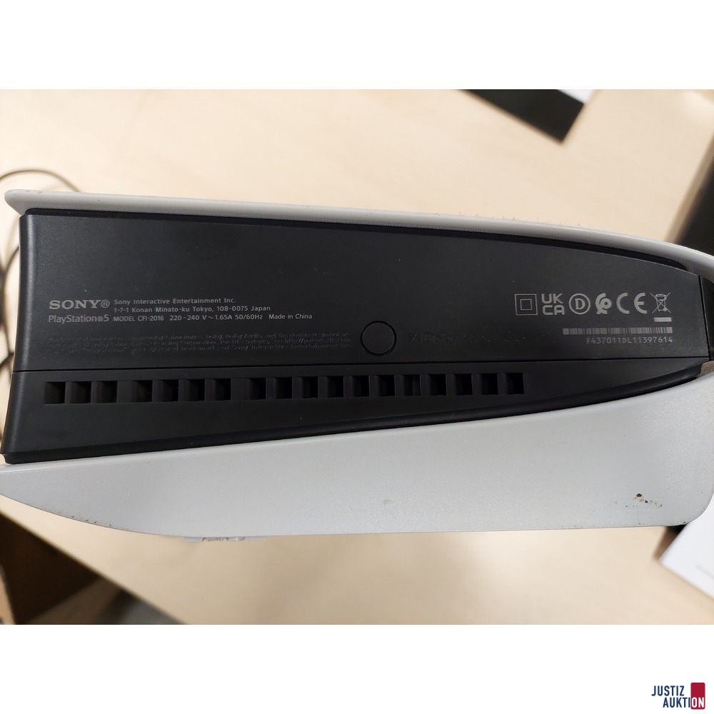 Playstation 5 der Marke Sony - Modell&colon; CFI-2016