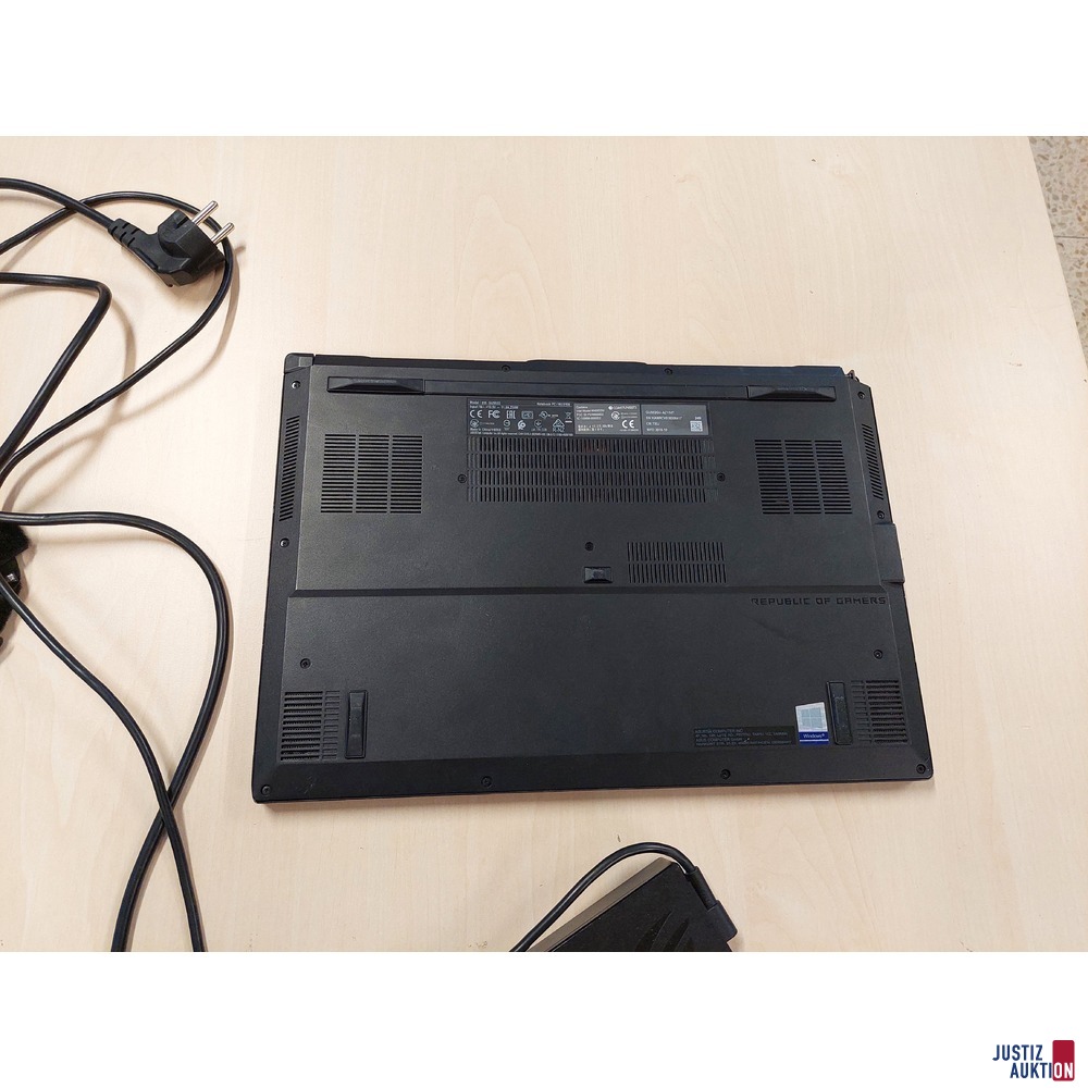 Notebook der Marke Asus - Model&colon; GU502G