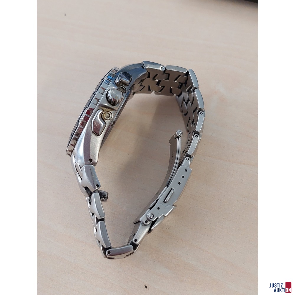 Herrenarmbanduhr der Marke Sector