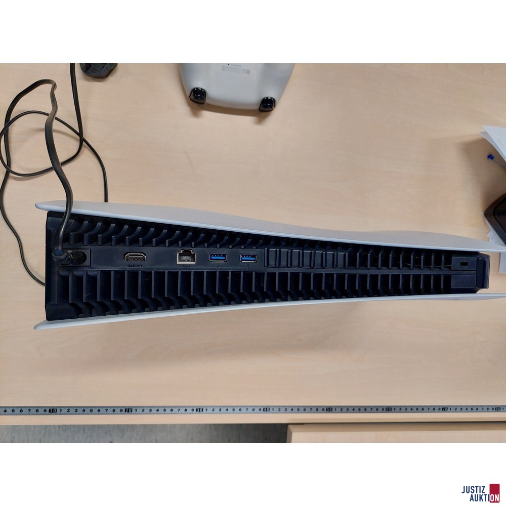 Playstation 5 der Marke Sony Model CFI-1216A
