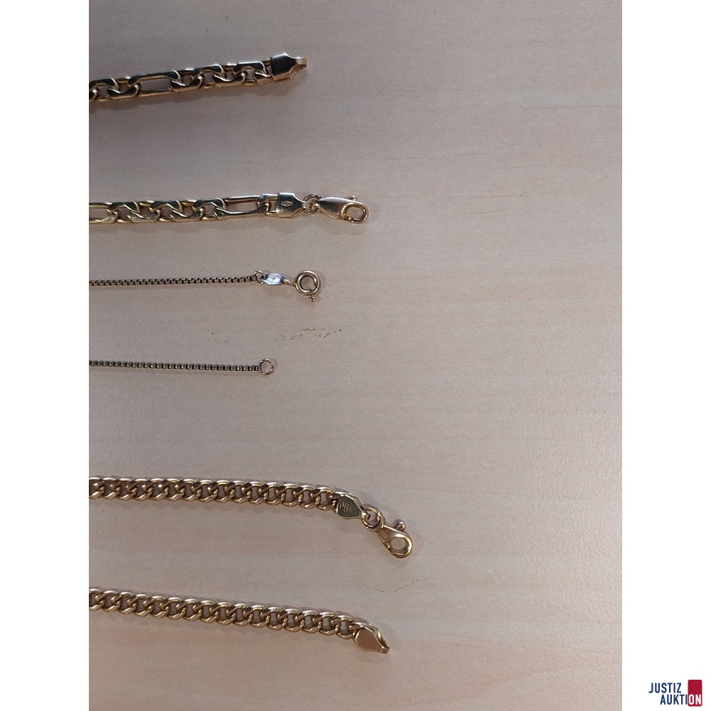 3 Halsketten Gelbgold 585 &permil; punziert mit Amtspunze&comma; 1 massiv&comma; 2 hohl&comma; L&auml;nge 40&comma; 48 und 52 cm&comma; 31&comma;2 g