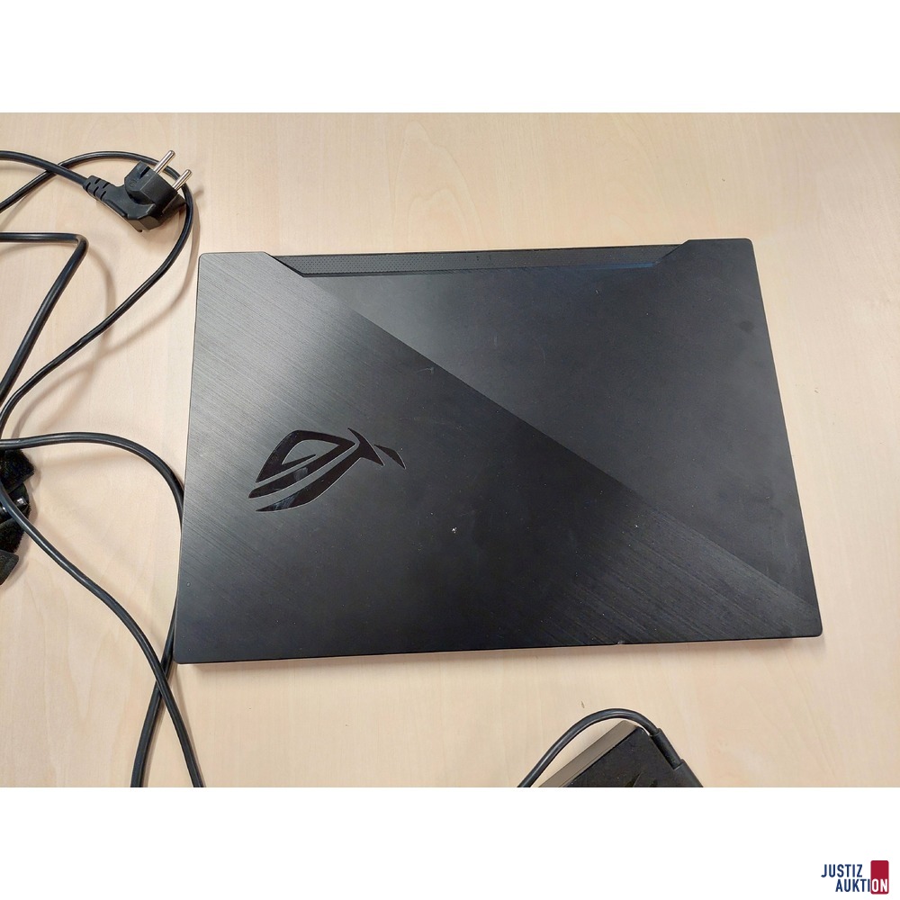 Notebook der Marke Asus - Model&colon; GU502G