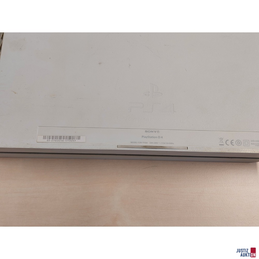Playstation 4 der Marke Sony - Model CUH-1116A