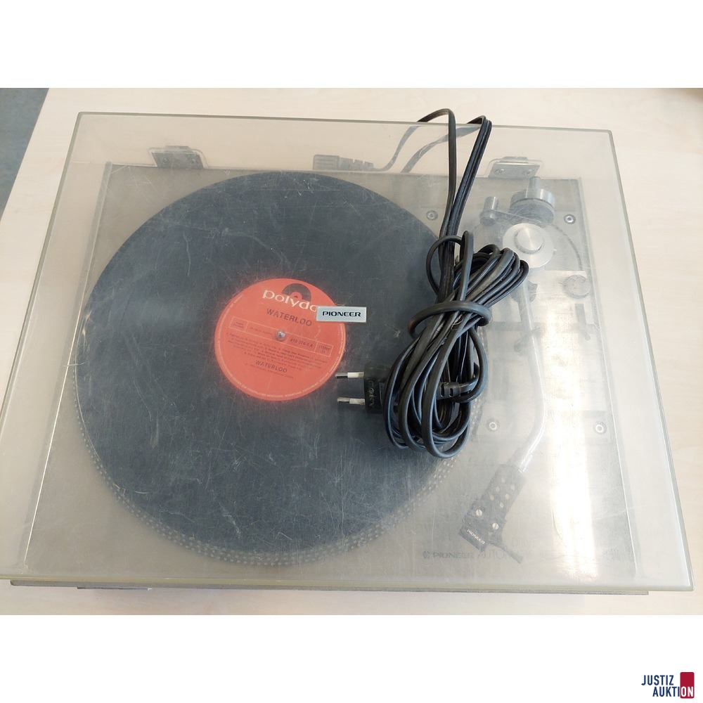 Plattenspieler der Marke Pioneer PL-518