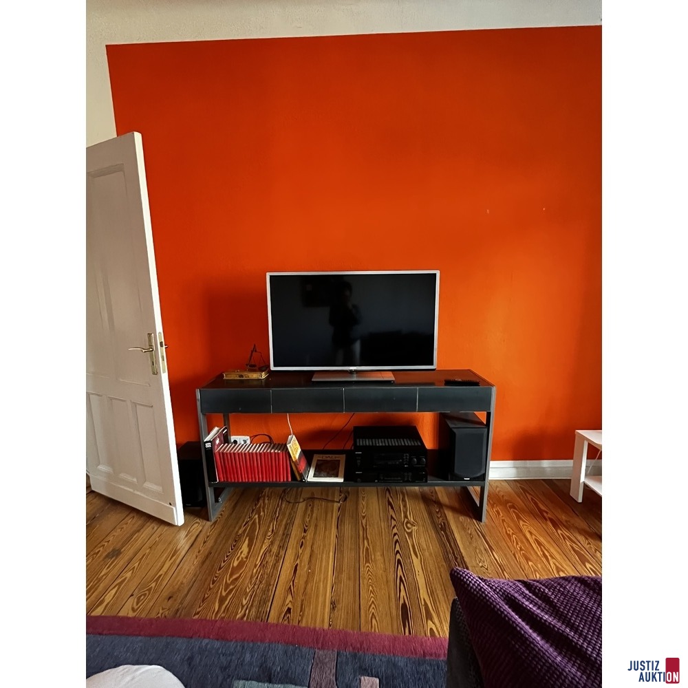 TV Schrank mit Fernseher