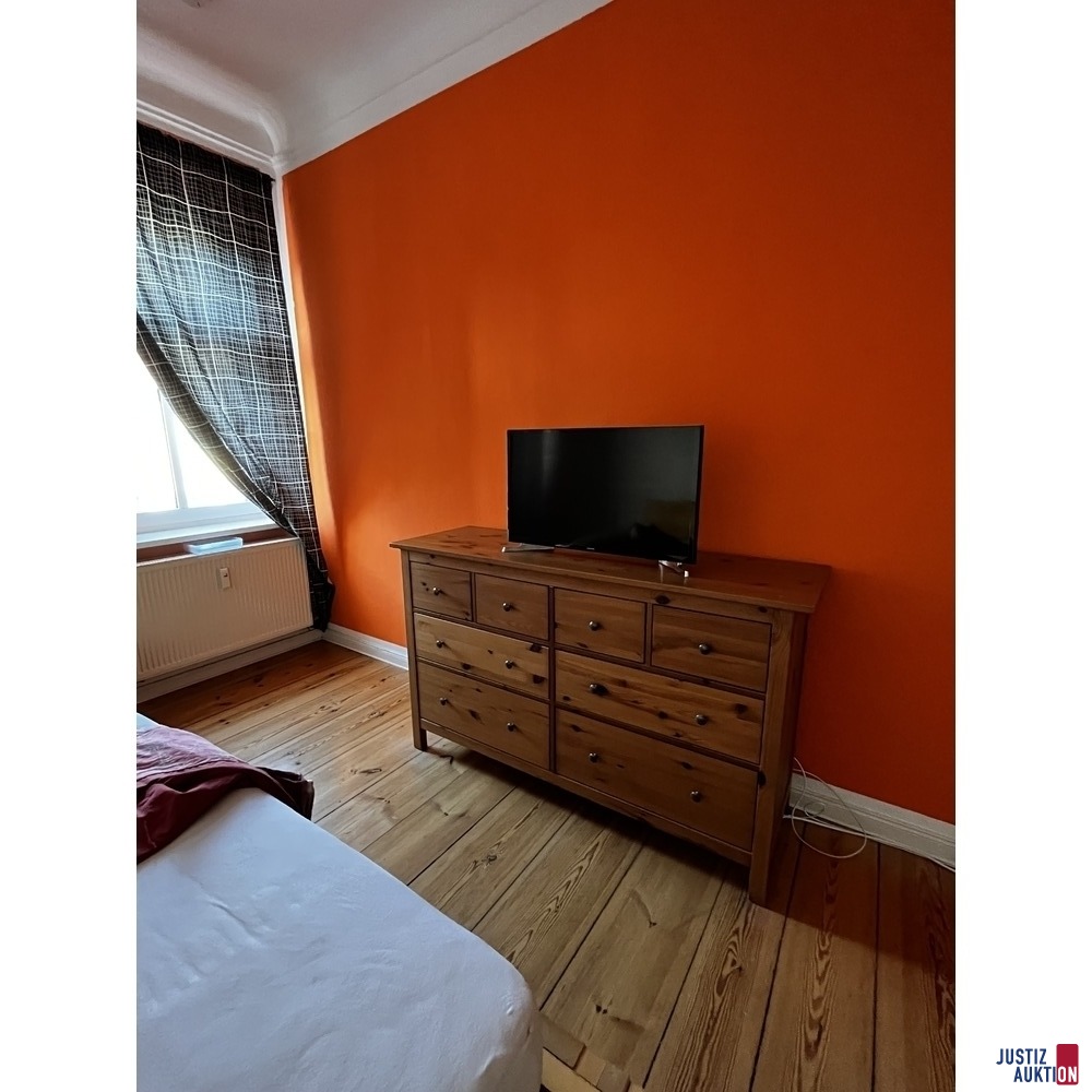 Kommode mit Fernseher