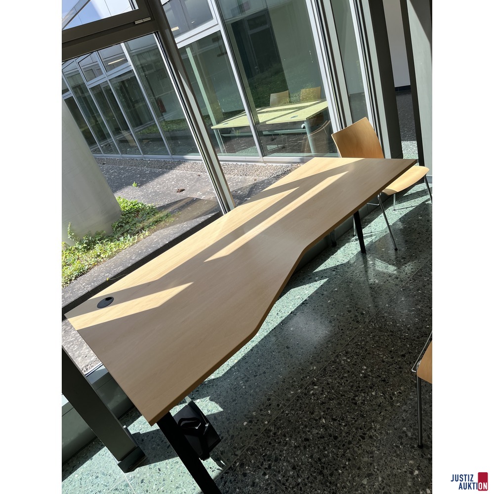 Aufsicht (ausschließlich Tisch im Vordergrund von Auktion umfasst)