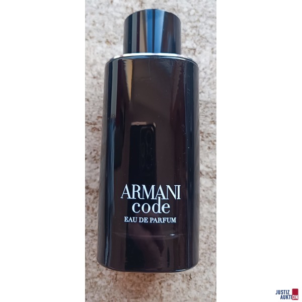 Armani, bereits offen
