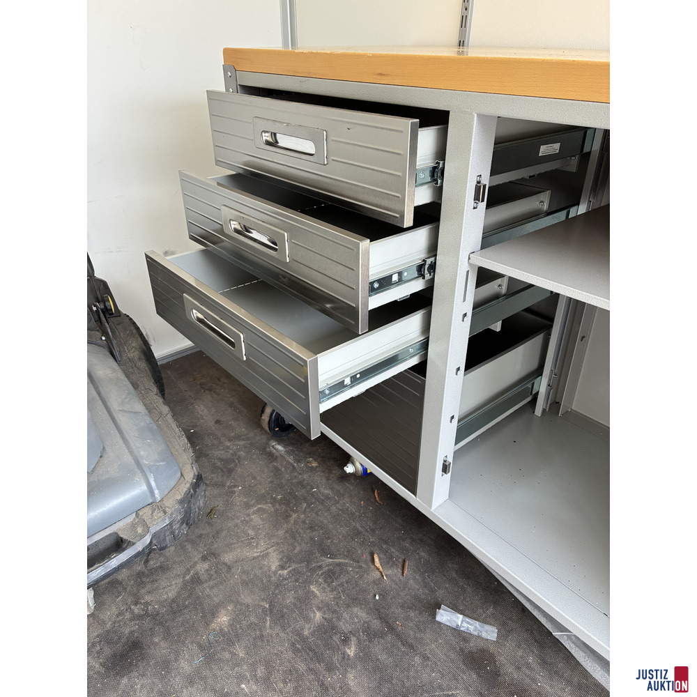 Schubk&auml;sten und T&uuml;r