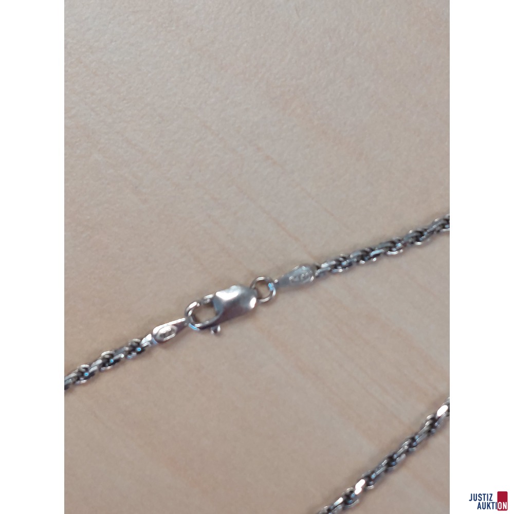 Wei&szlig;goldkette mit Herzanh&auml;nger mit wei&szlig;en Schmucksteinen Pav&eacute; besetzt&comma; 585 &permil; punziert&comma; 14&comma;6 g&comma; L&auml;nge 45 cm