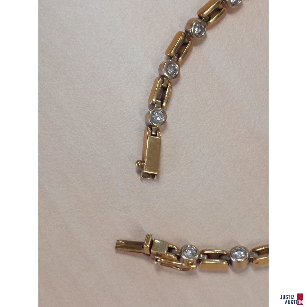 Armband Gelb&sol;Wei&szlig;gold gemischt 750 &permil; punziert&comma; 16 Brillianten 0&comma;16 ct gesamt zirka 2&comma;5 ct&comma; mittlerer Farb&comma; niederer Reinheitsgrad&comma; L&auml;nge 20 cm&comma; 19&comma;2 g