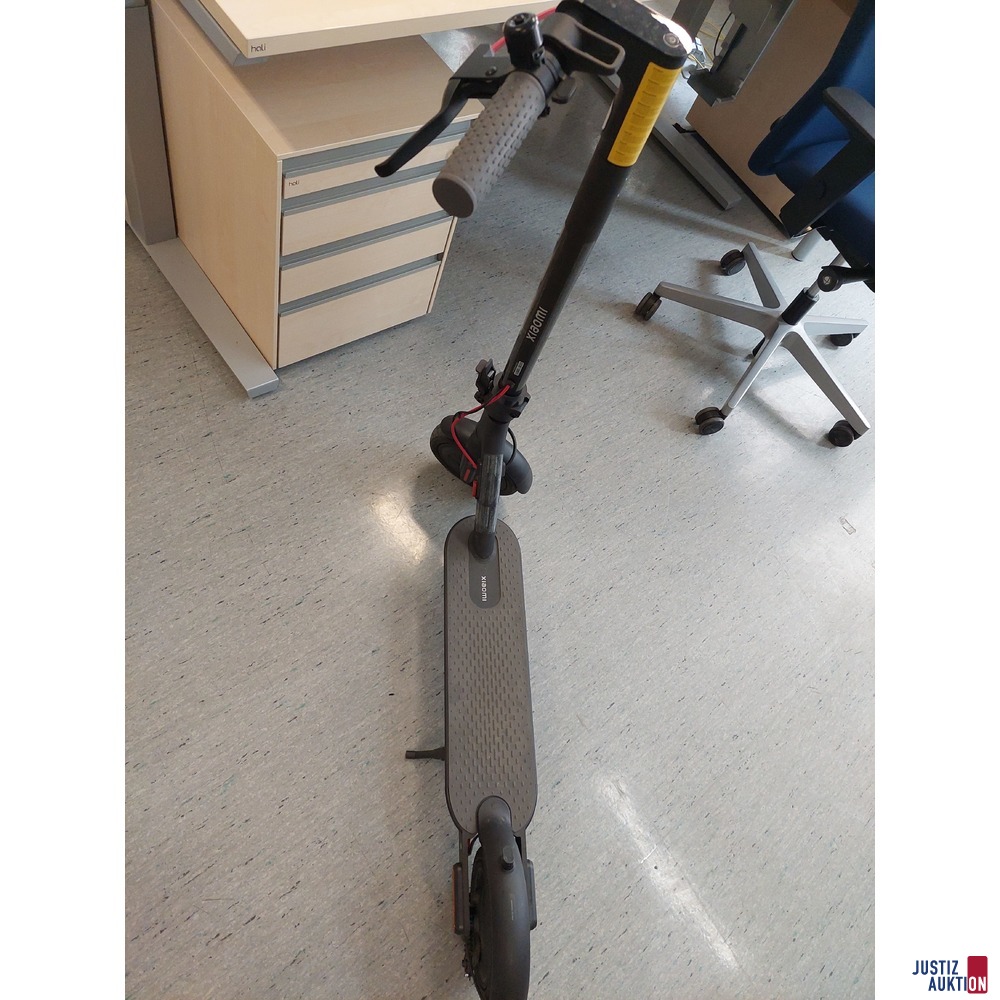 E-Scooter der Marke XIYOMI 3 Lite