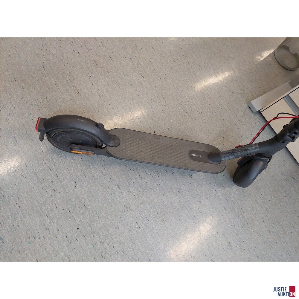 E-Scooter der Marke XIYOMI 3 Lite