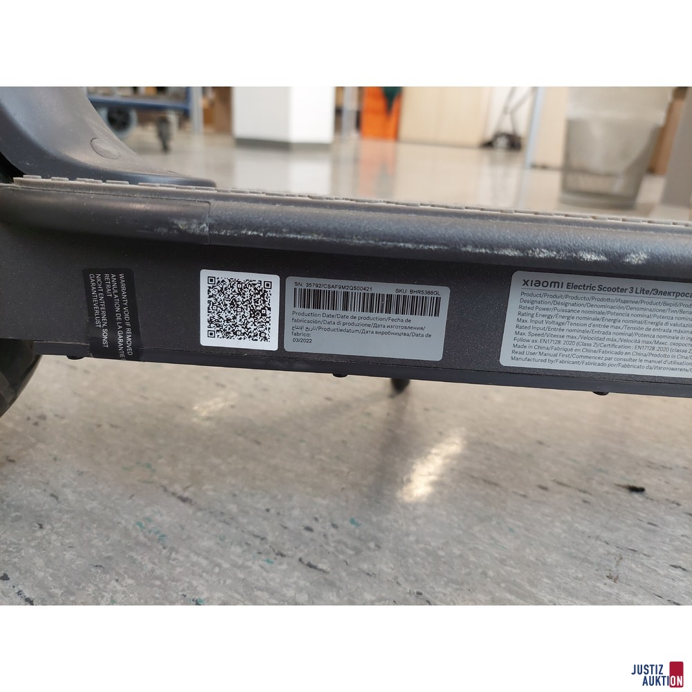 E-Scooter der Marke XIYOMI 3 Lite