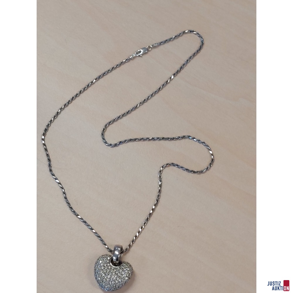 Wei&szlig;goldkette mit Herzanh&auml;nger mit wei&szlig;en Schmucksteinen Pav&eacute; besetzt&comma; 585 &permil; punziert&comma; 14&comma;6 g&comma; L&auml;nge 45 cm