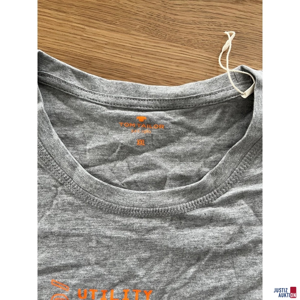 T-Shirt grau Kragen