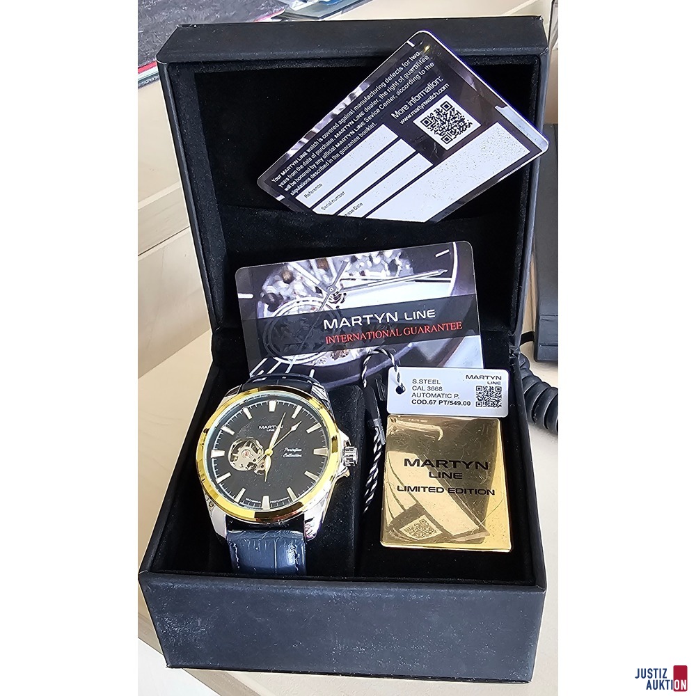 Uhr dunkelblau silber gold