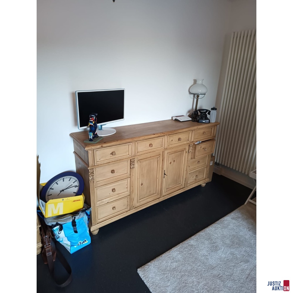 Holzschrank