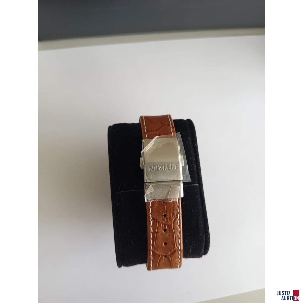 Armbanduhr hinten, Plastikhülle noch nicht entfernt