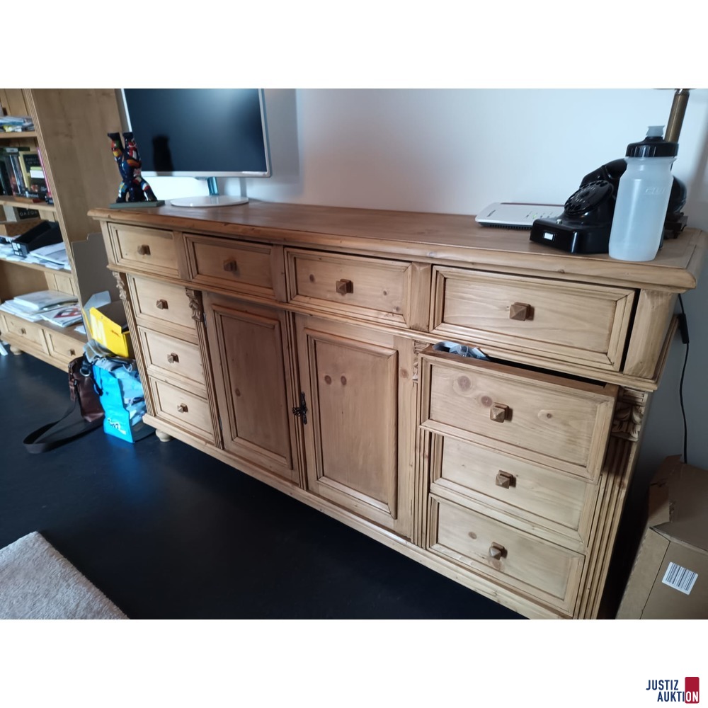 Holzschrank