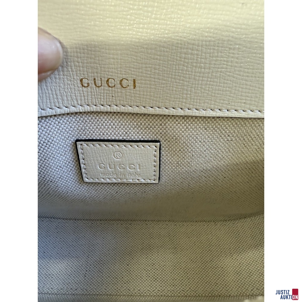 Gucci-Label