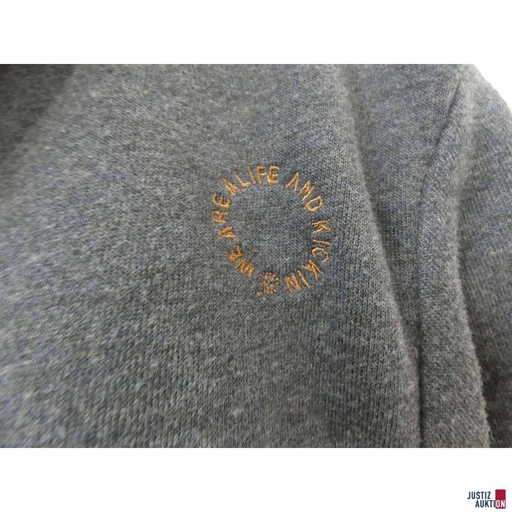 ein bunter Pullover Alife &amp&semi; Kickin