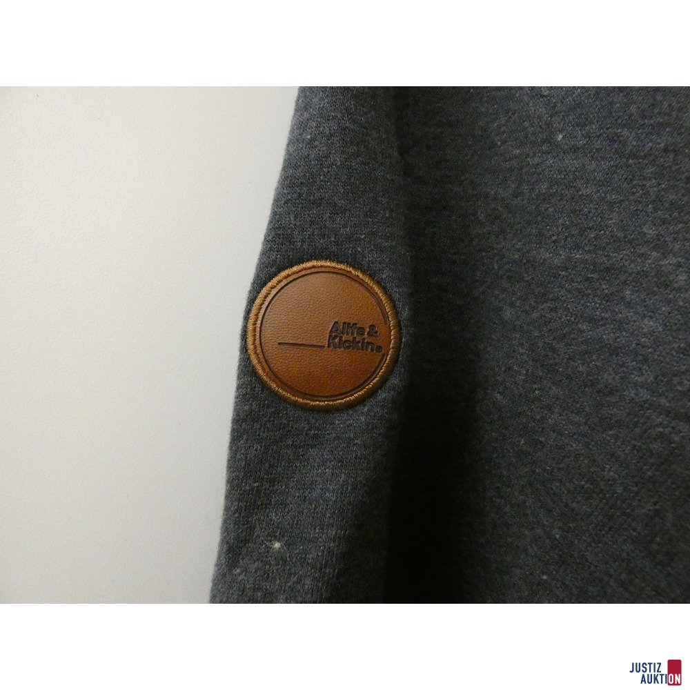 ein bunter Pullover Alife &amp&semi; Kickin