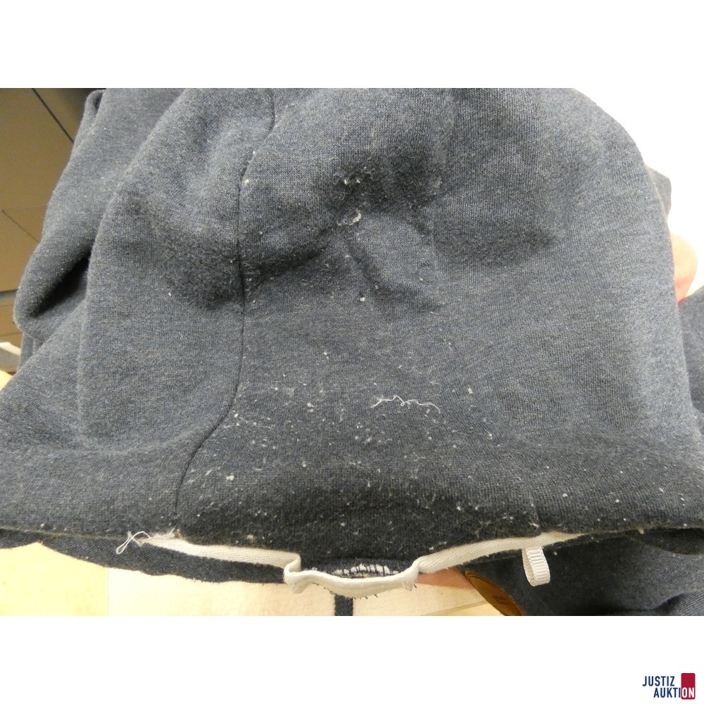 ein bunter Pullover Alife &amp&semi; Kickin