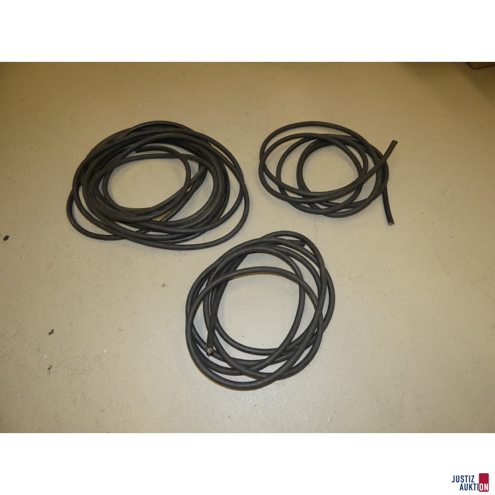 drei Starkstromkabel