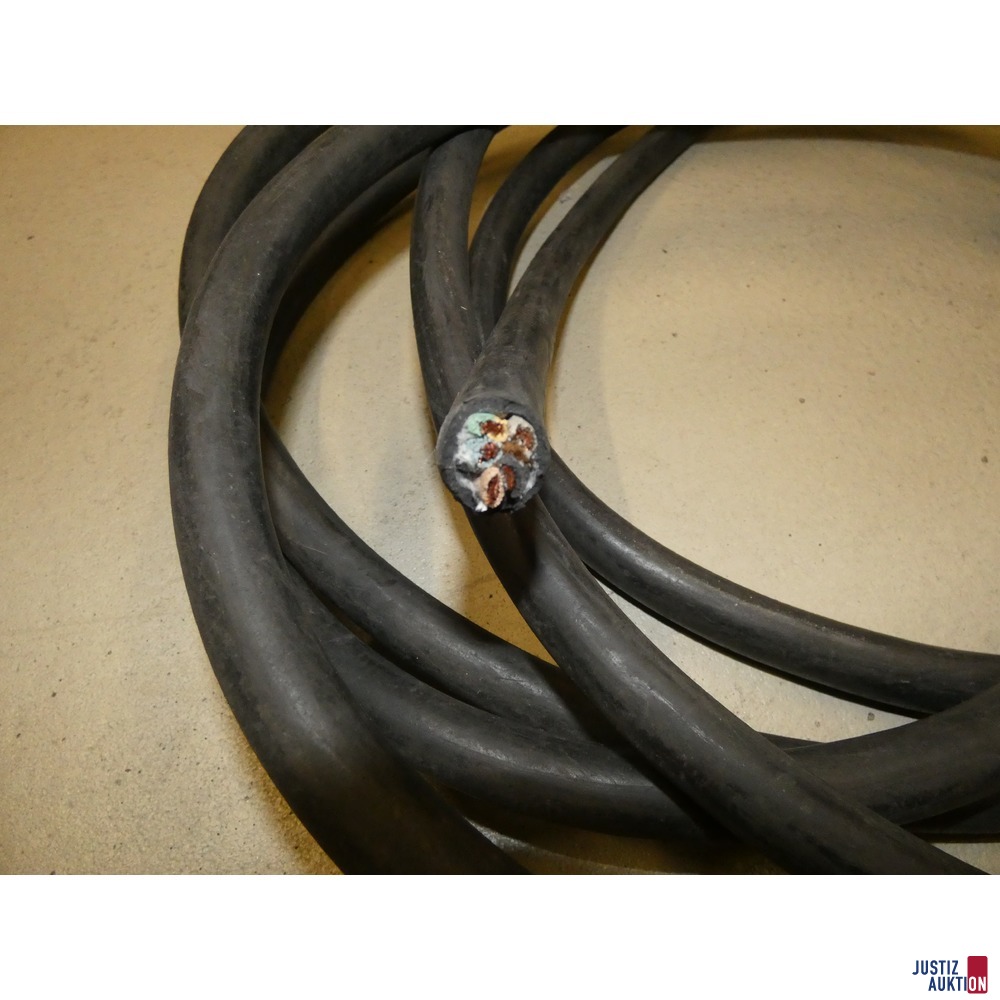 drei Starkstromkabel