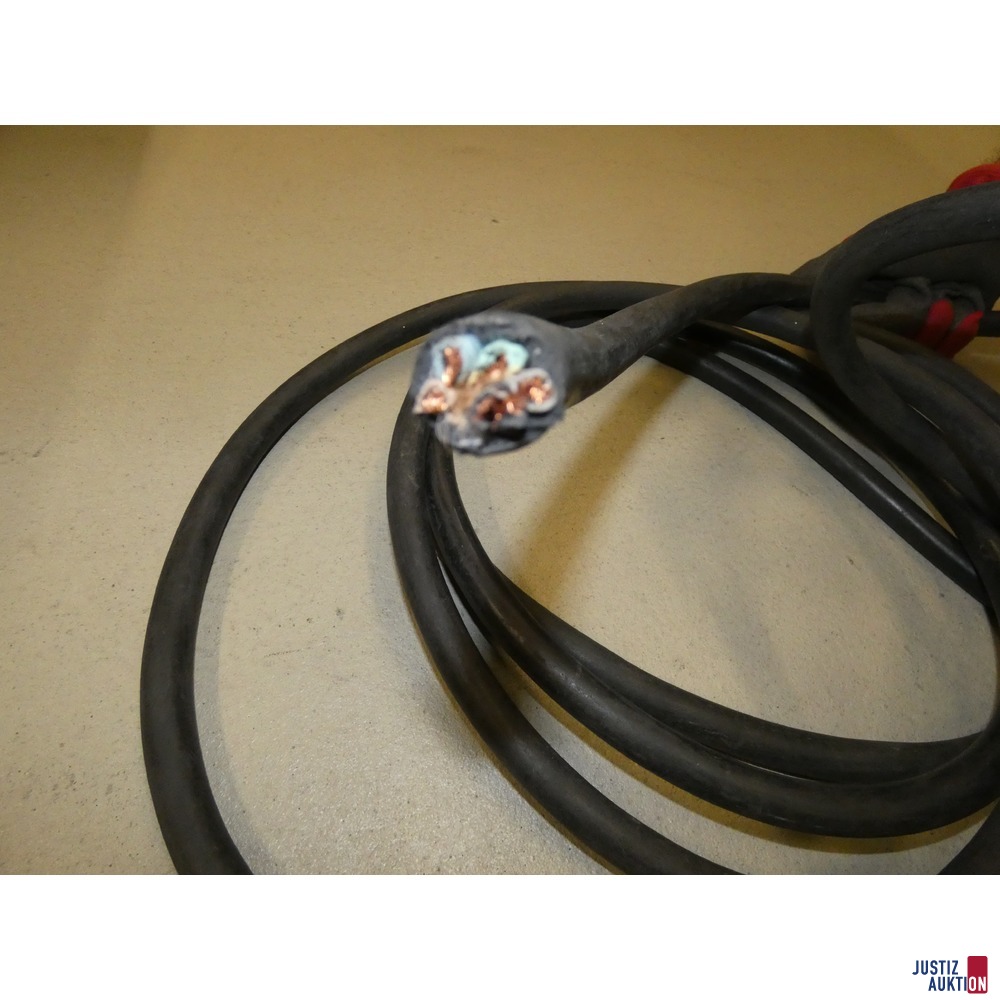 drei Starkstromkabel